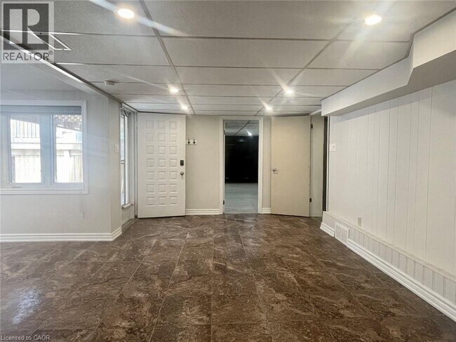 Photo du bâtiment - 19 Hahn Pl