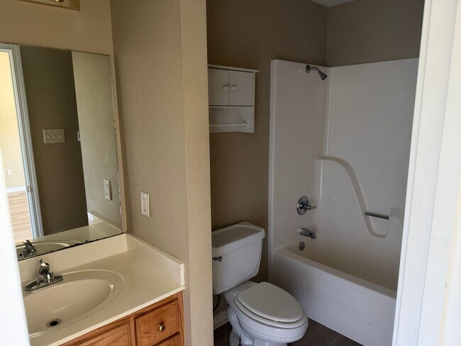 Foto del edificio - 2 Bed 1 Bath Duplex