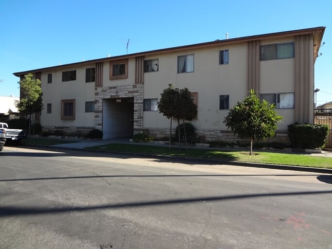 Primary Photo - 1414 Hi Point St