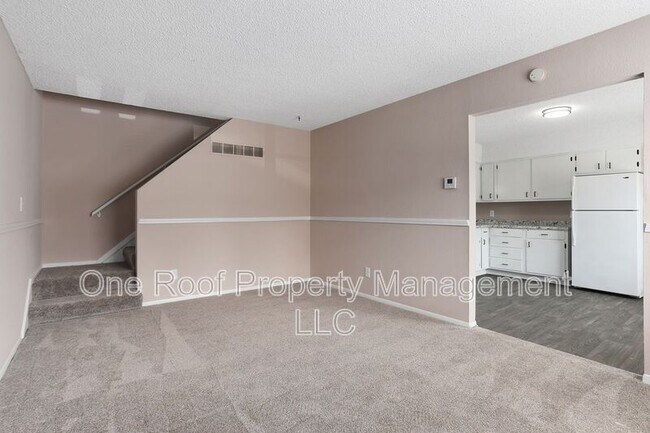 Building Photo - 701 Linwood Dr