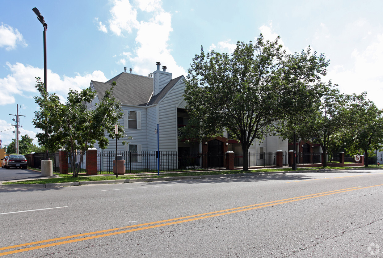 Building Photo - 2401-2403 E 12th St