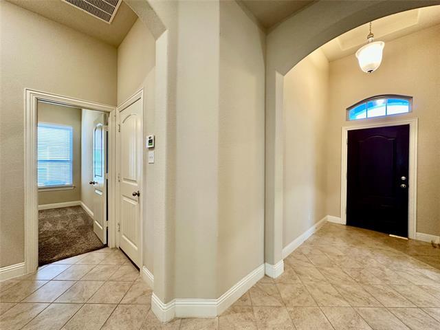 Building Photo - 16205 Weymouth Dr