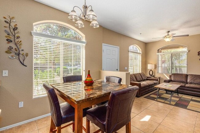 Building Photo - 2 Bedroom, 2.5 Bath Townhome Available NOW!