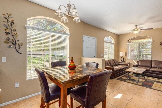 Foto del edificio - 2 Bedroom, 2.5 Bath Townhome Available NOW!