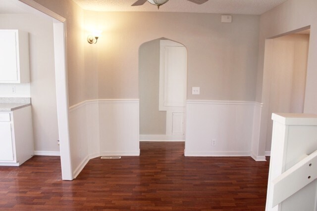 Foto del edificio - Charming 1.5-Story Home in Winfield – 3 Be...
