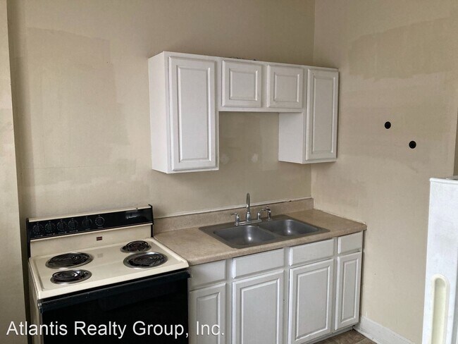 Building Photo - 3 br, 1 bath House - 19 Parkview Drive