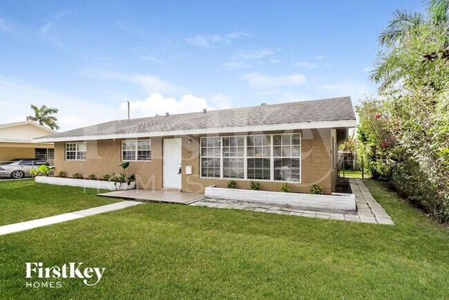 Foto del edificio - 4962 Pineaire Ln