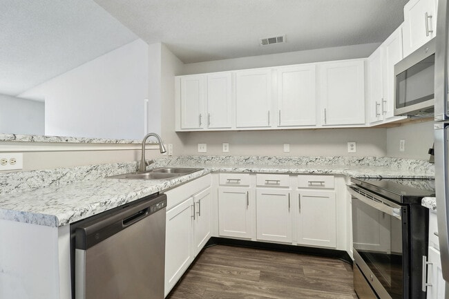 Building Photo - Varia at Oakcrest