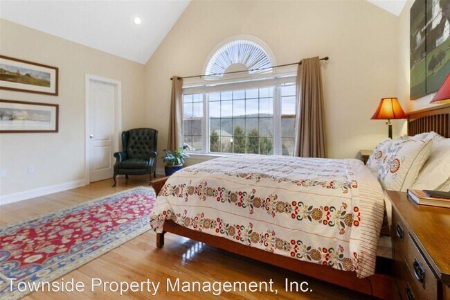 Foto del edificio - 4 br, 3.5 bath House - 6989 Pinehurst Drive
