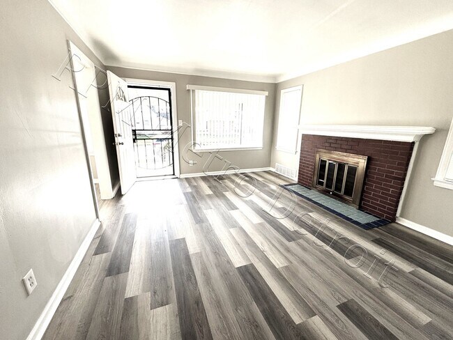 Foto del edificio - 22051 Firwood Ave