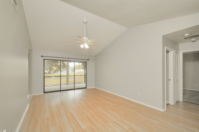 Building Photo - 817 SW 9th Ave