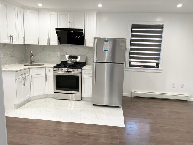 Building Photo - 6234 Boelsen Cres