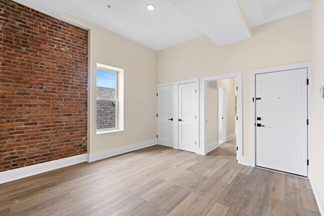 Foto del edificio - 300 Clerk St