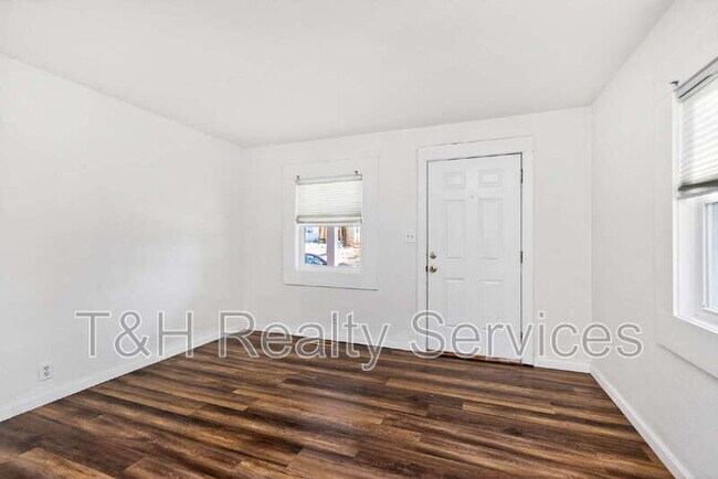 Foto del edificio - 4346 Crittenden Ave