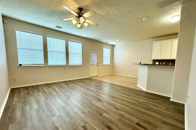 Building Photo - 8739 Rainglen Ln