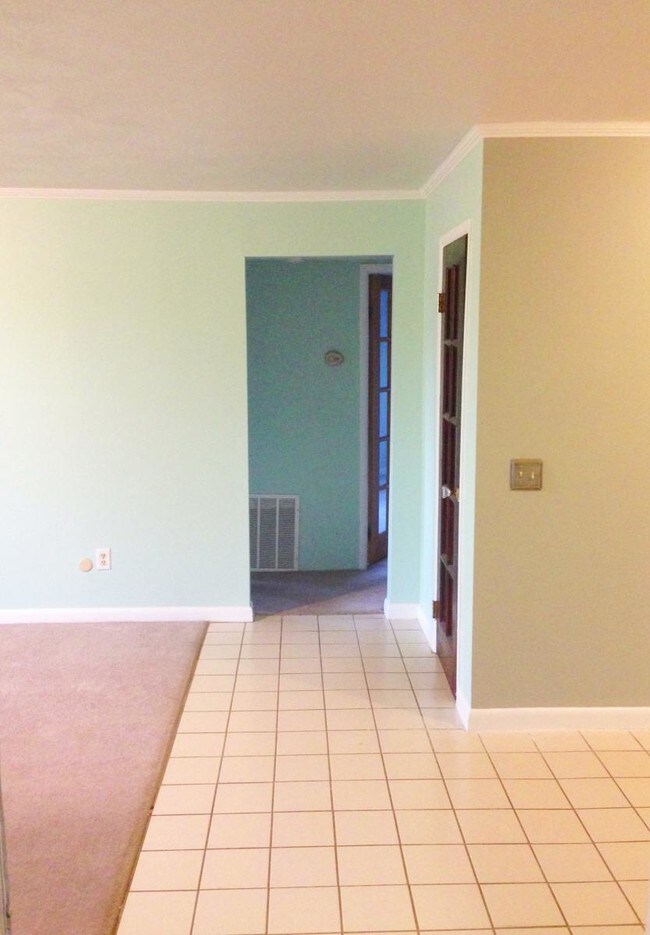 Entrance to end-unit condo. - 176 Maple Ave