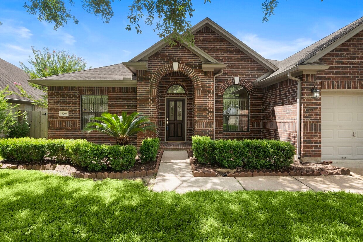 3209 Flower Reef Cir, League City, TX 77573 - House Rental in League ... - Flat League City Luxury Appointments