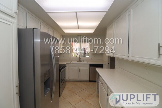 Building Photo - 3 Bedroom 2.5 Bathroom Townhouse in Ramona