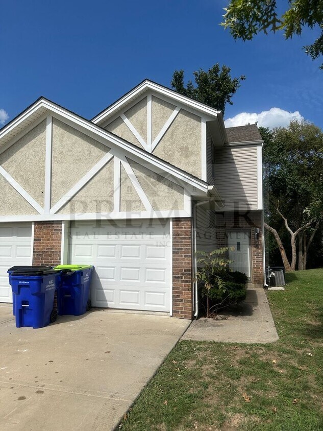Foto principal - 3562 NE Independence Ave