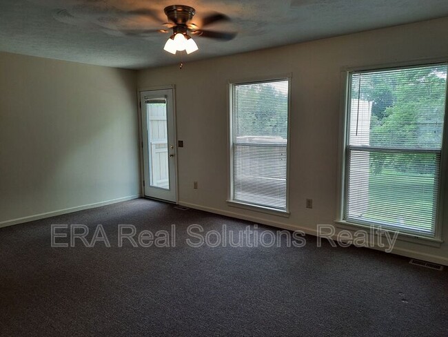 Foto del edificio - 99 Liberty Ln