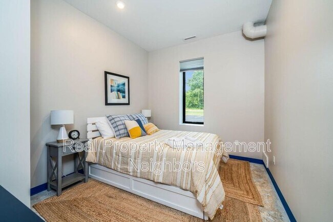 Foto del edificio - 16057 Blue Star Hwy