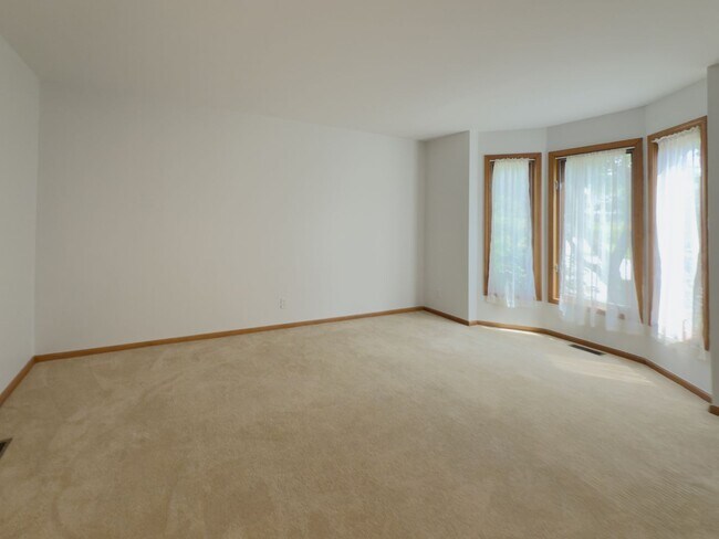 Foto del edificio - Exceptional Lease Offering in Novi Schools!