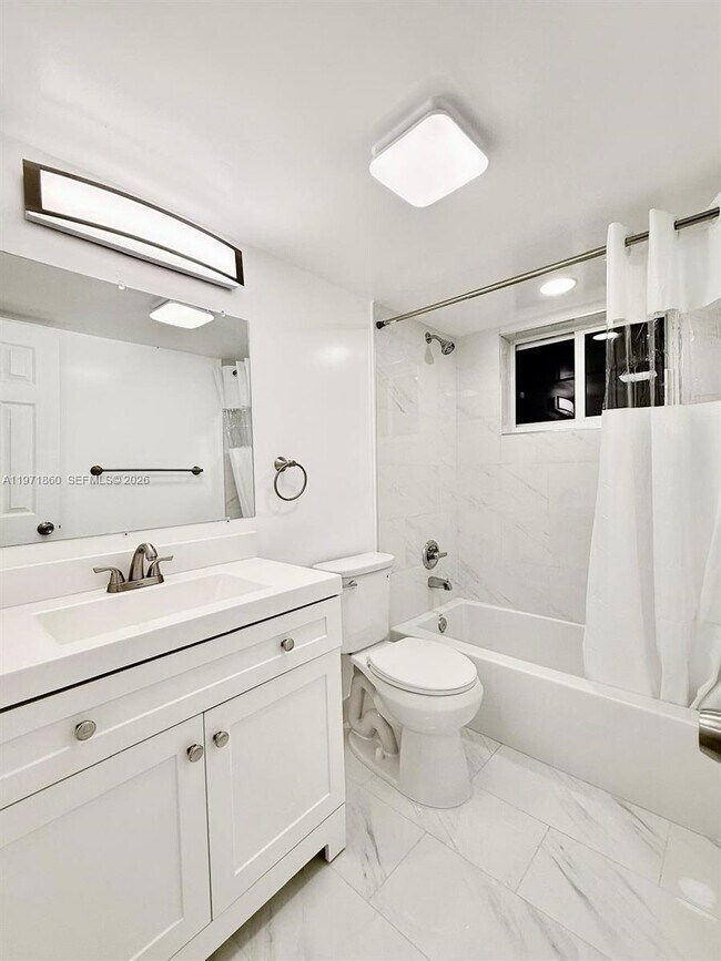 Foto del edificio - 2101 NE 51st St