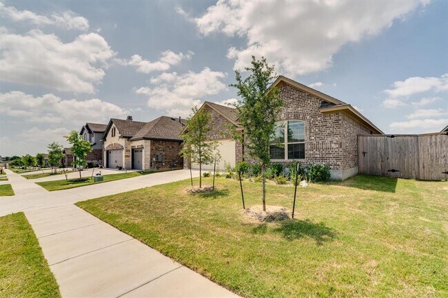 Building Photo - 3500 Pauling Loop
