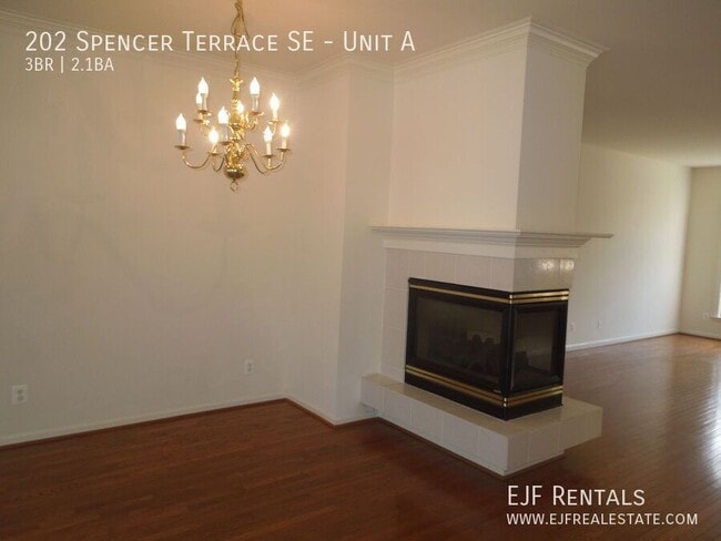 Foto del edificio - 202 Spencer Terrace SE