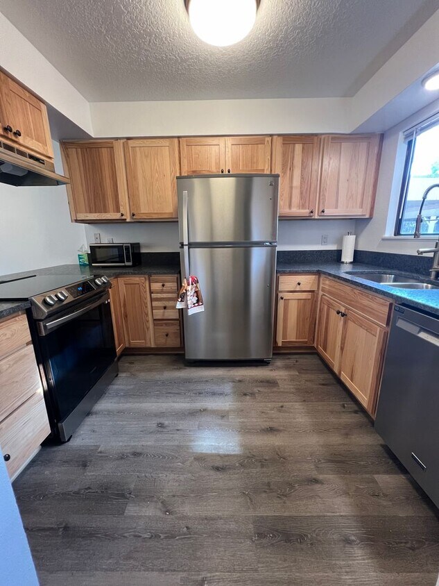 Primary Photo - 2 Bedroom Townhome