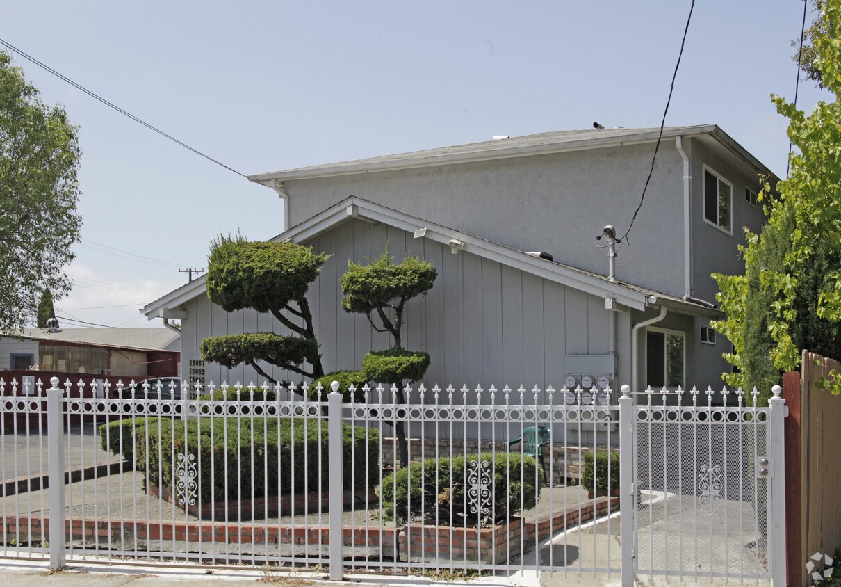 Building Photo - 15851-15861 Mateo St