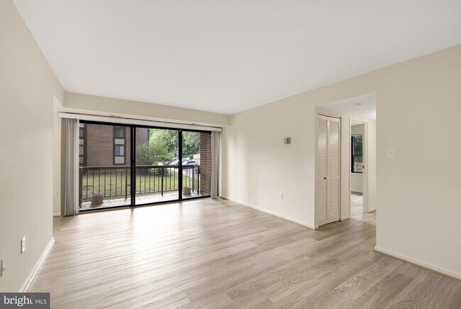 Building Photo - 9708 Kingsbridge Dr