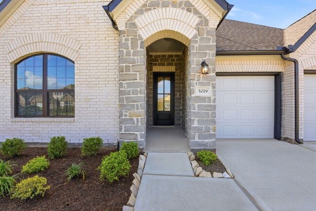 Building Photo - 5019 Field Sparrow Ln