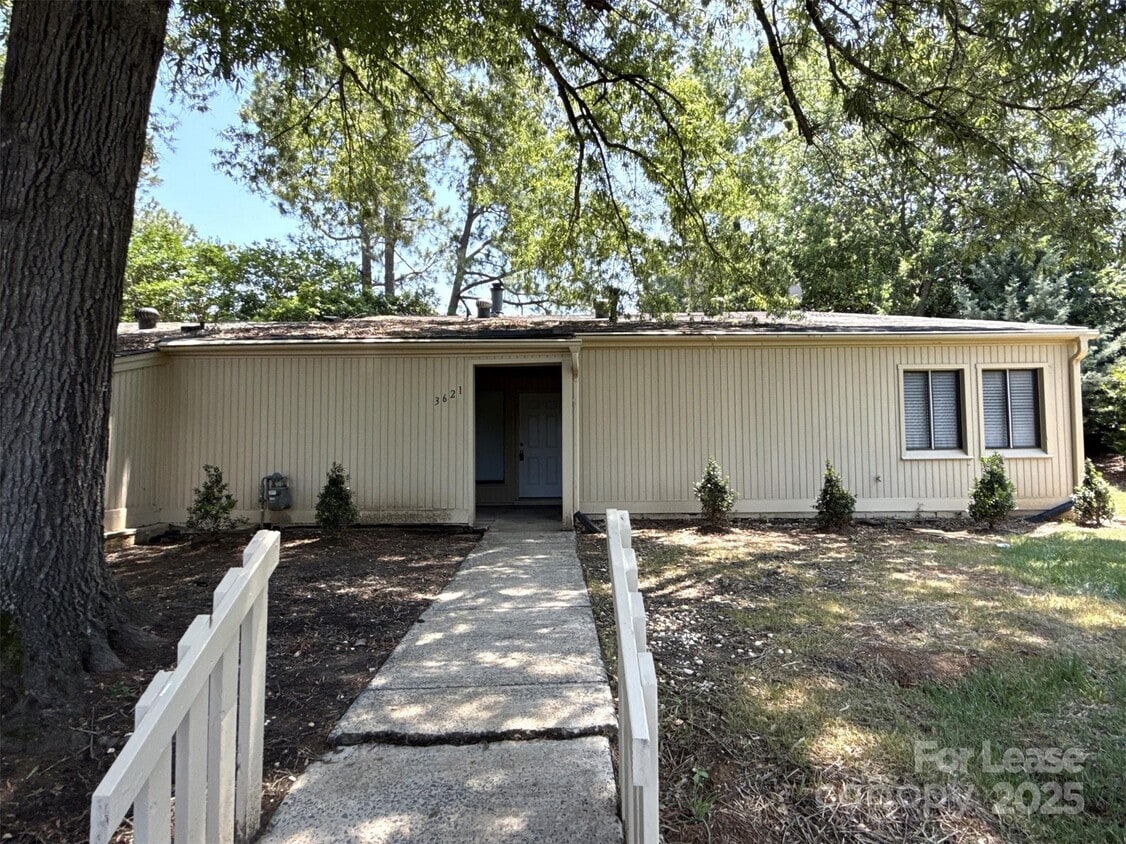 Primary Photo - 3621 Willow Point Dr