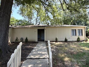 Building Photo - 3621 Willow Point Dr