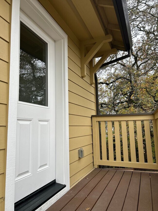 Foto del edificio - 1086-1086 Dutton Ave