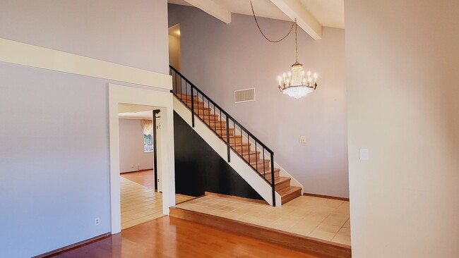 Building Photo - Single Family Home