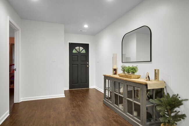 Foto del edificio - Beautifully Renovated West Ashley Home
