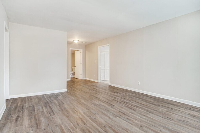 Building Photo - 2190 Westover Dr