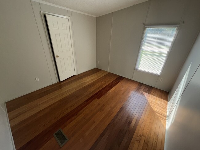 Foto del edificio - 144 Cassidy Ln