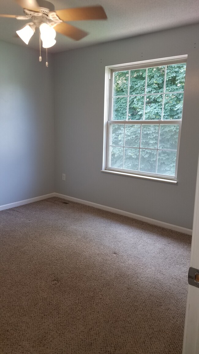 Foto del edificio - 1408 Whispering Woods Ave