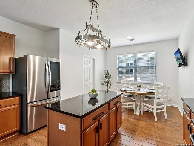 Building Photo - "Spacious 4-Bedroom Retreat with 3.5 Baths...