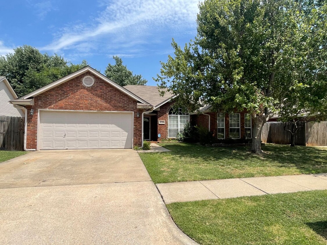 Primary Photo - Beautiful Home in Edmond Community