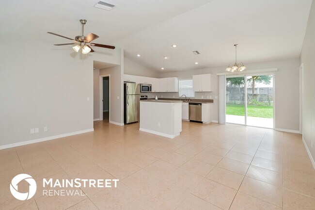 Building Photo - 3858 N Chamberlain Blvd