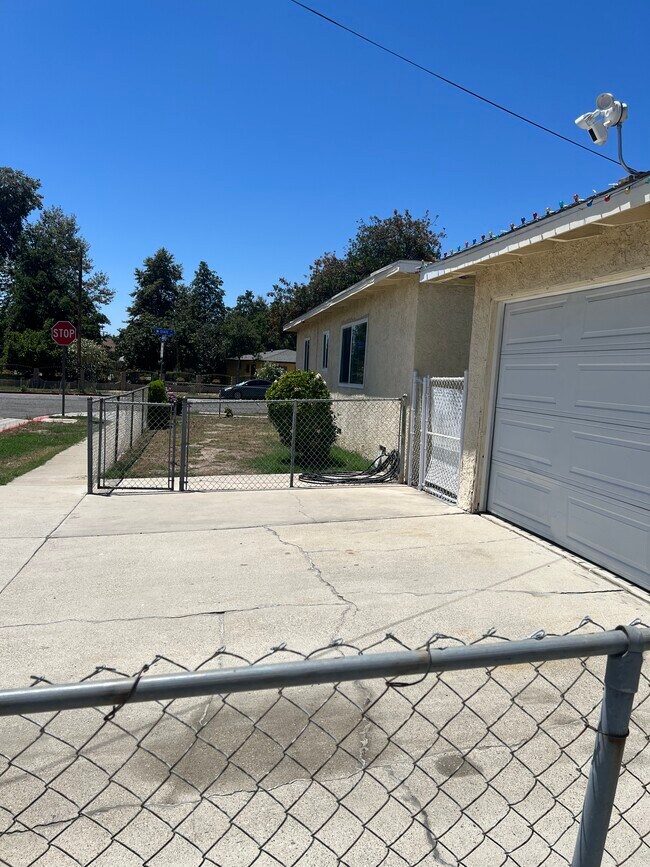 Building Photo - 11828 State St