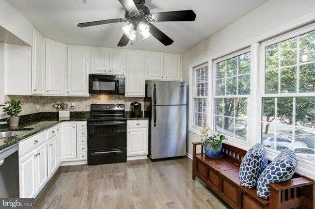 Photo - 11323 Morning Gate Dr (Rockville, MD) Apartment