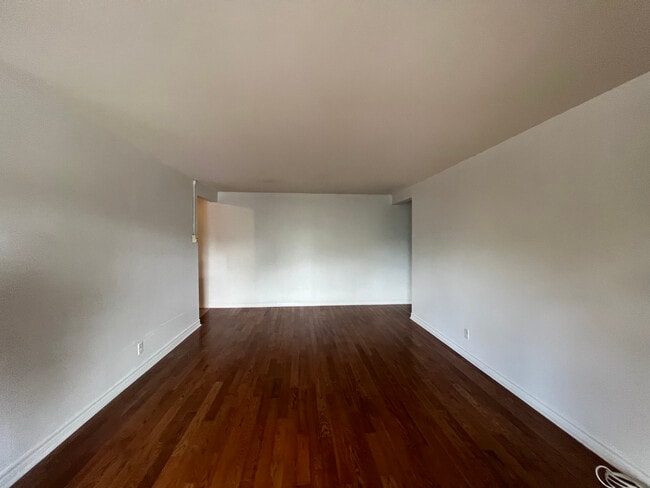 Building Photo - Beautiful 2 bedroom available.
