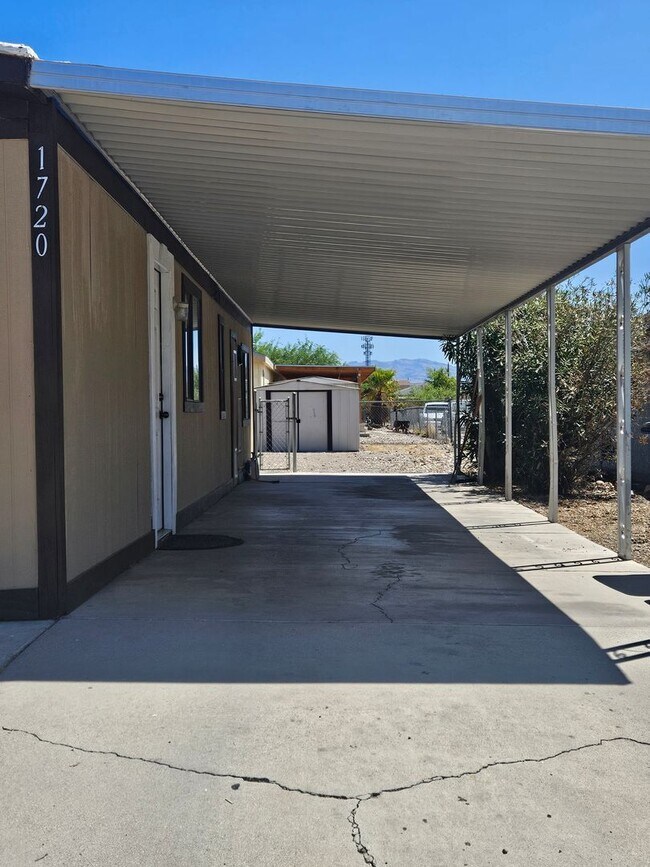 Building Photo - Large 2bd/1ba Manufactured Home in desirab...