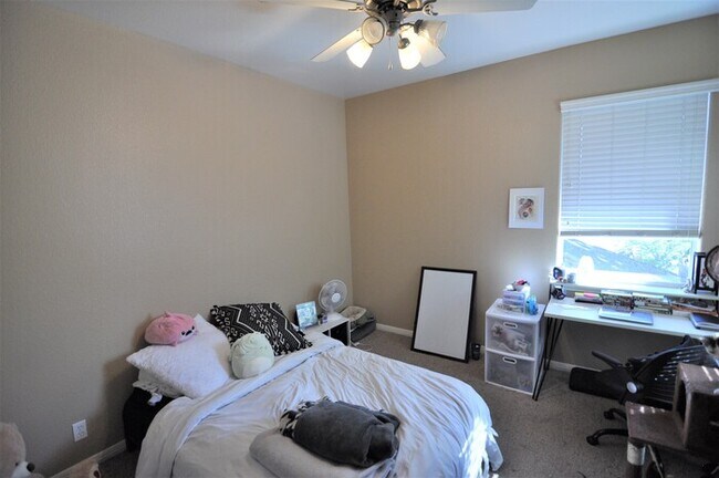 Building Photo - Incredible Location and Property!