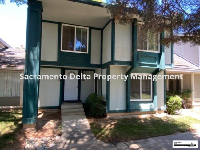 Updated 3 Bedroom Townhome in North Tahoe Park - Updated 3 Bedroom Townhome in North Tahoe Park